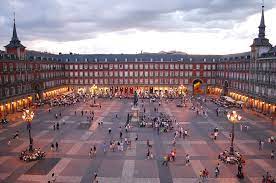 Mengungkap Pesona Berwisata di Plaza Mayor, Madrid