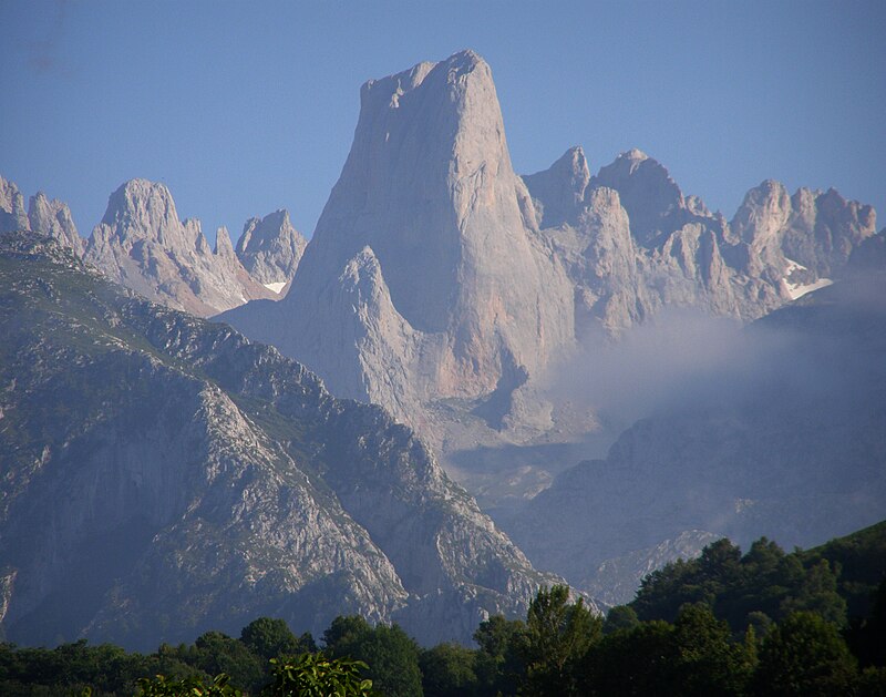 Menikmati Keindahan Alam di Picos de Europa Memikat